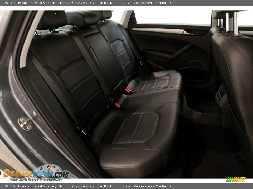 2015 Volkswagen Passat S Sedan Platinum Gray Metallic / Titan Black Photo #16