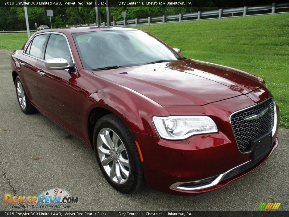 Front 3/4 View of 2018 Chrysler 300 Limited AWD Photo #14