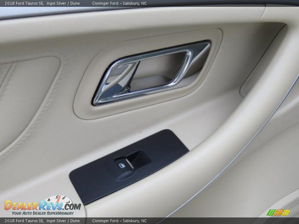 Controls of 2018 Ford Taurus SE Photo #7