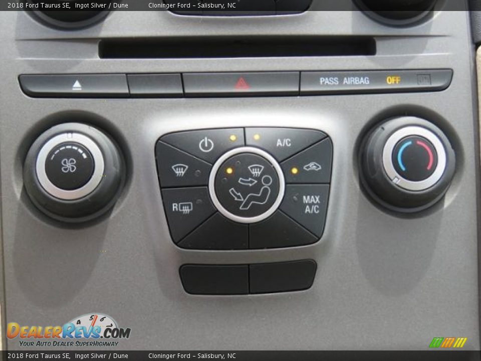 Controls of 2018 Ford Taurus SE Photo #14