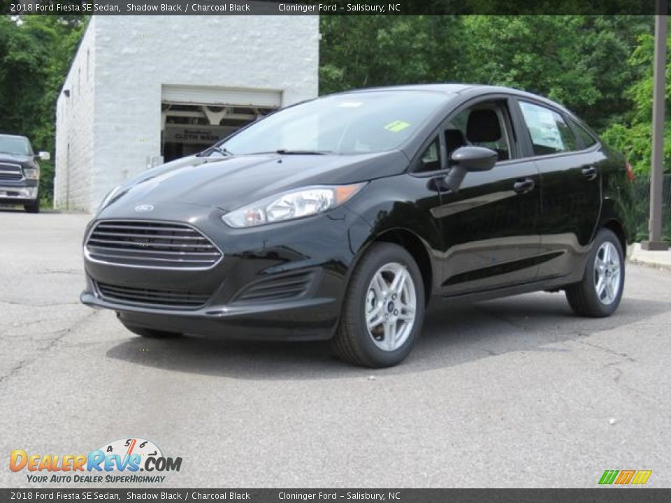 Front 3/4 View of 2018 Ford Fiesta SE Sedan Photo #3