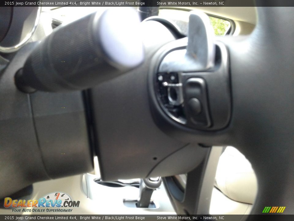 2015 Jeep Grand Cherokee Limited 4x4 Bright White / Black/Light Frost Beige Photo #17
