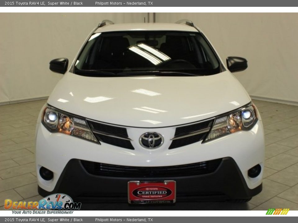2015 Toyota RAV4 LE Super White / Black Photo #2