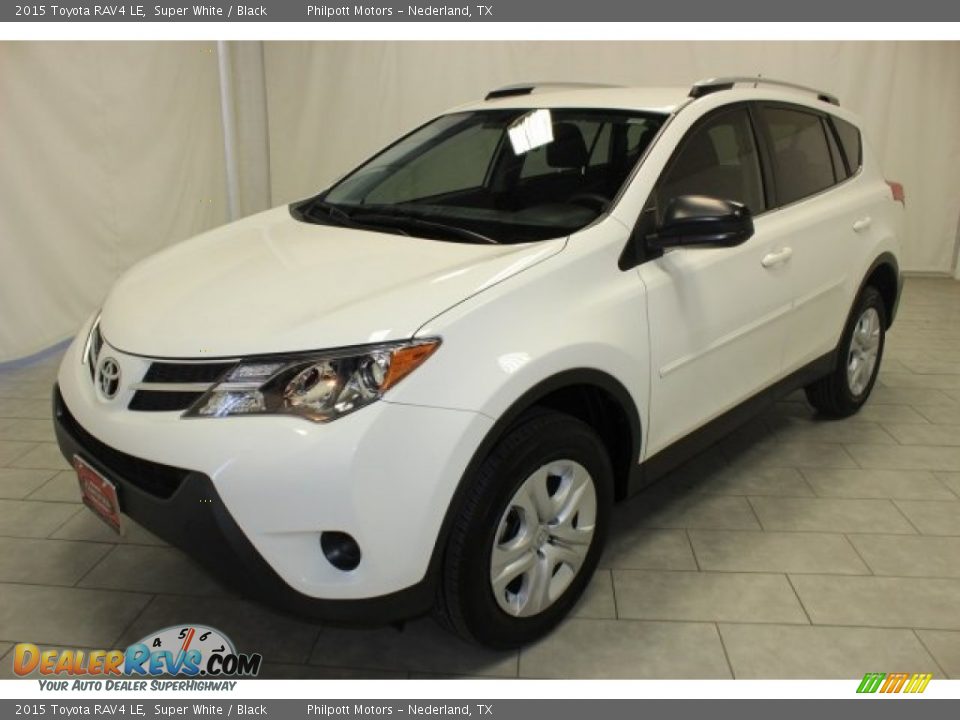 2015 Toyota RAV4 LE Super White / Black Photo #3