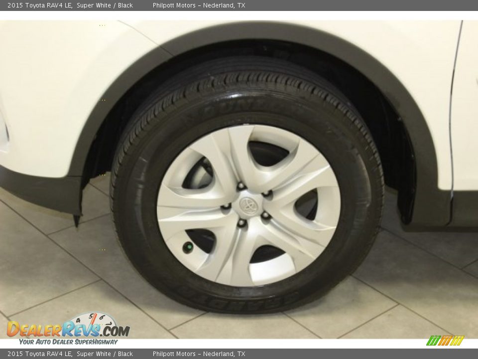 2015 Toyota RAV4 LE Super White / Black Photo #4