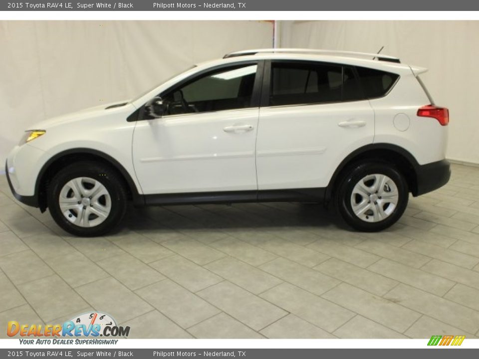 2015 Toyota RAV4 LE Super White / Black Photo #5