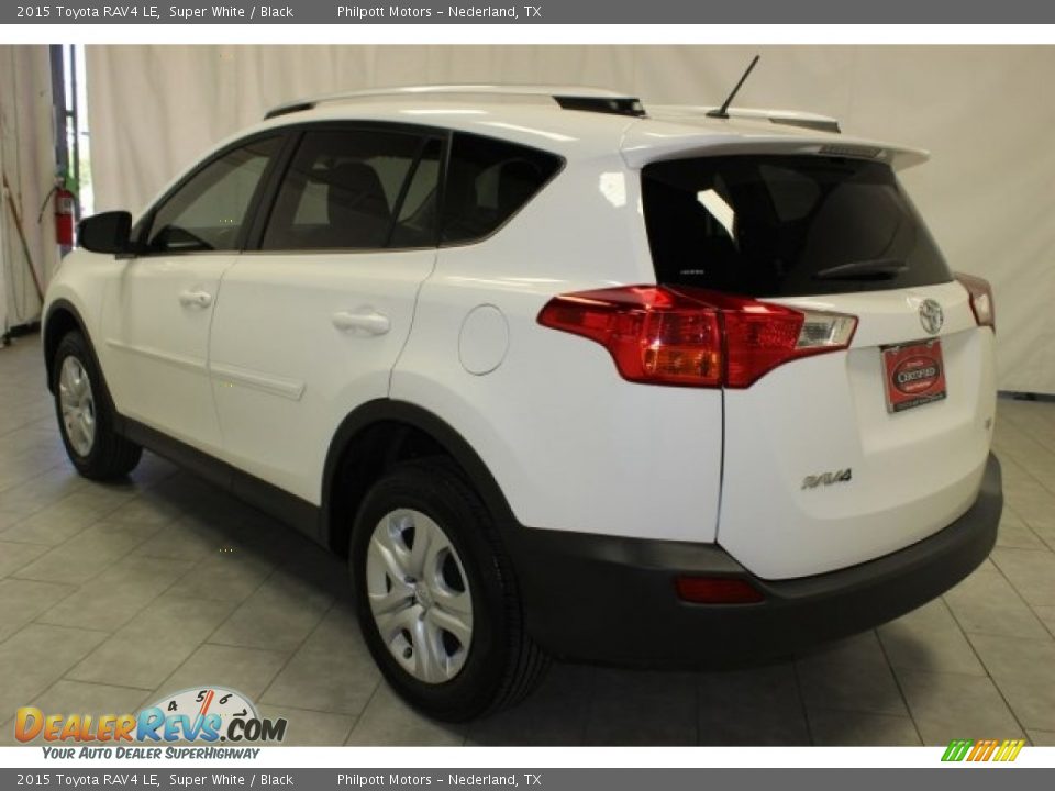 2015 Toyota RAV4 LE Super White / Black Photo #7