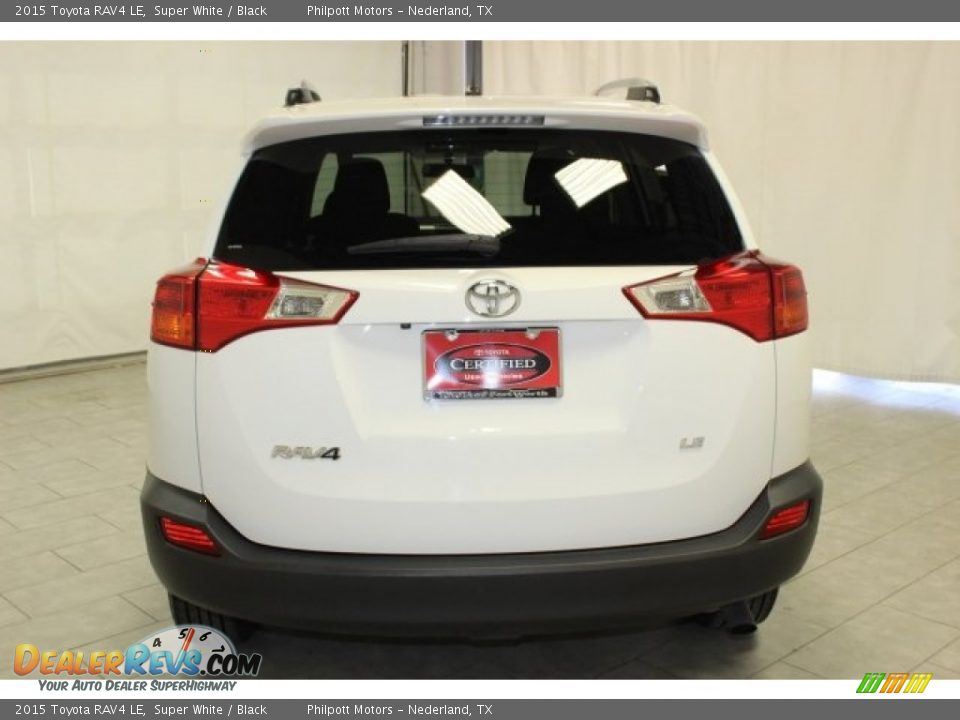 2015 Toyota RAV4 LE Super White / Black Photo #8