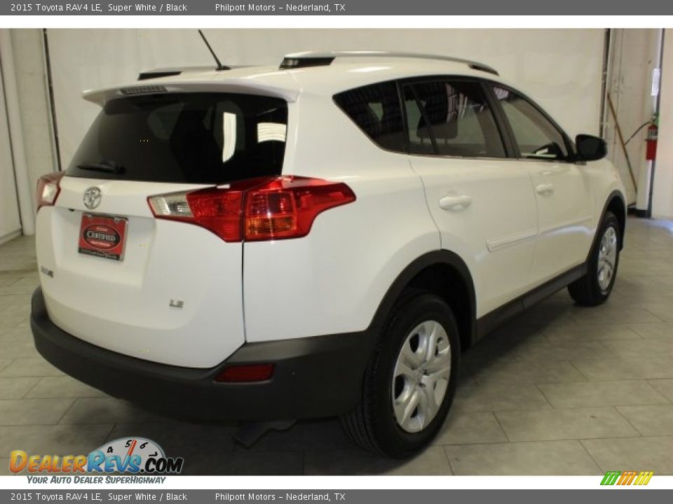 2015 Toyota RAV4 LE Super White / Black Photo #9