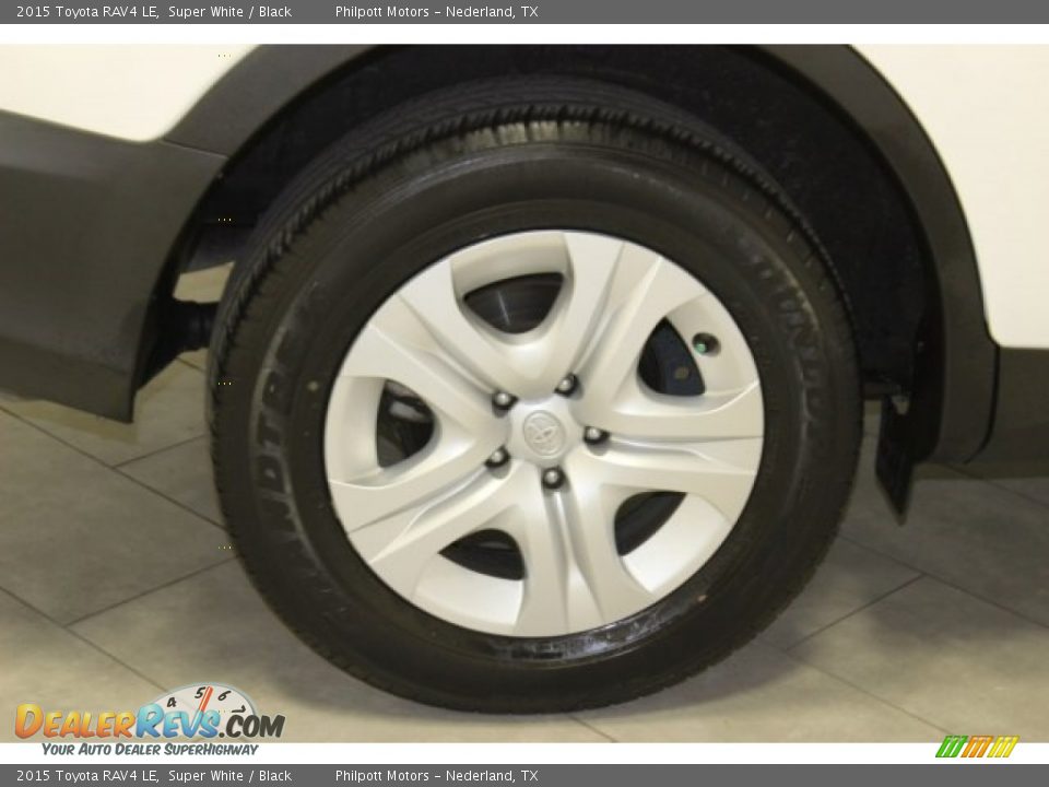 2015 Toyota RAV4 LE Super White / Black Photo #10