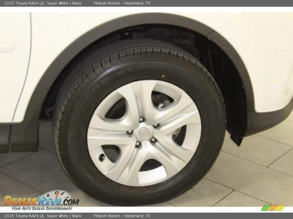 2015 Toyota RAV4 LE Super White / Black Photo #12