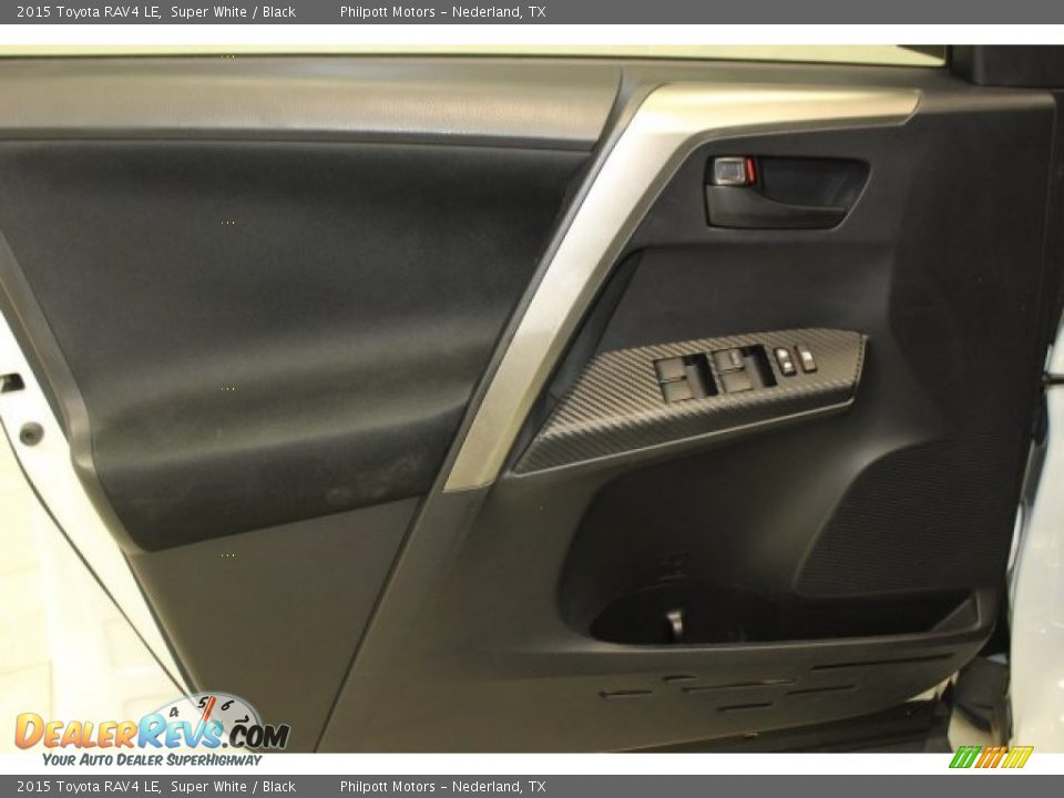 2015 Toyota RAV4 LE Super White / Black Photo #13