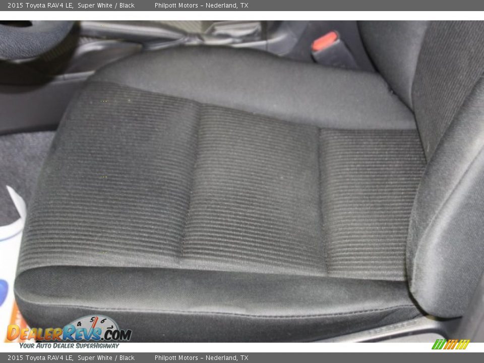 2015 Toyota RAV4 LE Super White / Black Photo #15