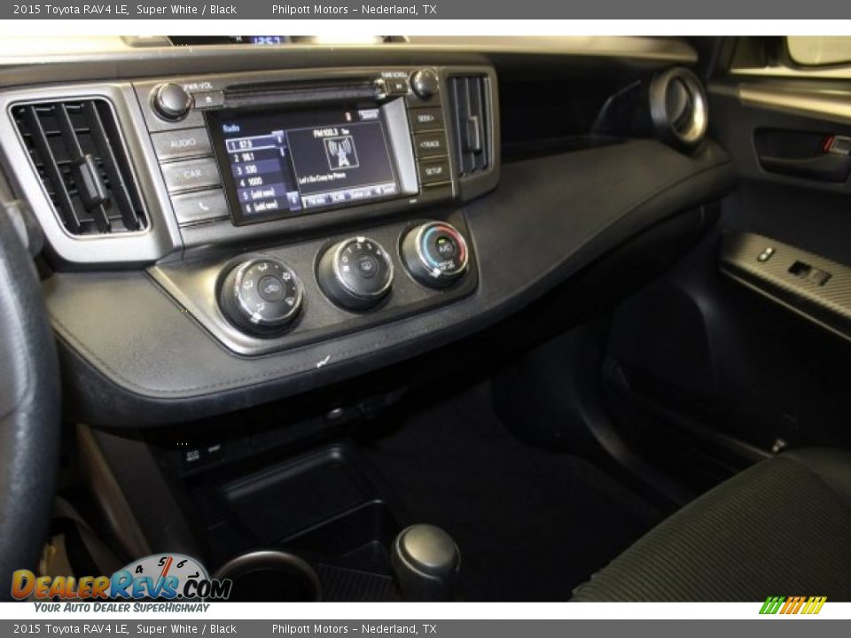 2015 Toyota RAV4 LE Super White / Black Photo #16
