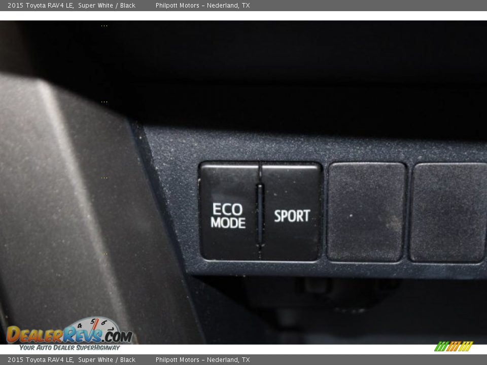 2015 Toyota RAV4 LE Super White / Black Photo #21