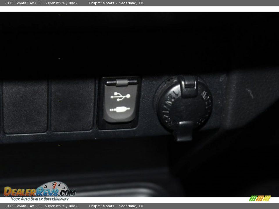 2015 Toyota RAV4 LE Super White / Black Photo #22