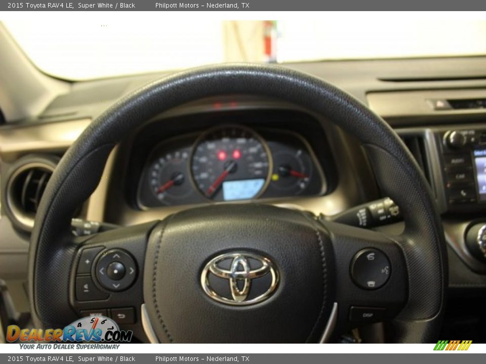 2015 Toyota RAV4 LE Super White / Black Photo #23