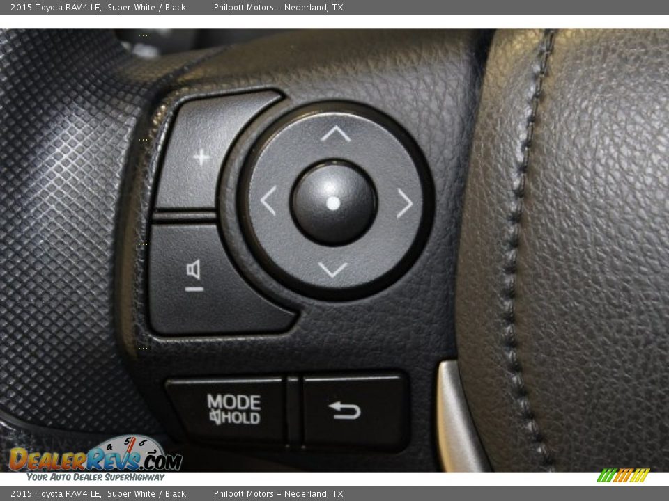 2015 Toyota RAV4 LE Super White / Black Photo #26