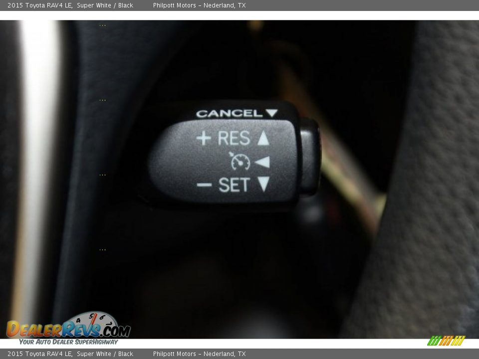 2015 Toyota RAV4 LE Super White / Black Photo #28