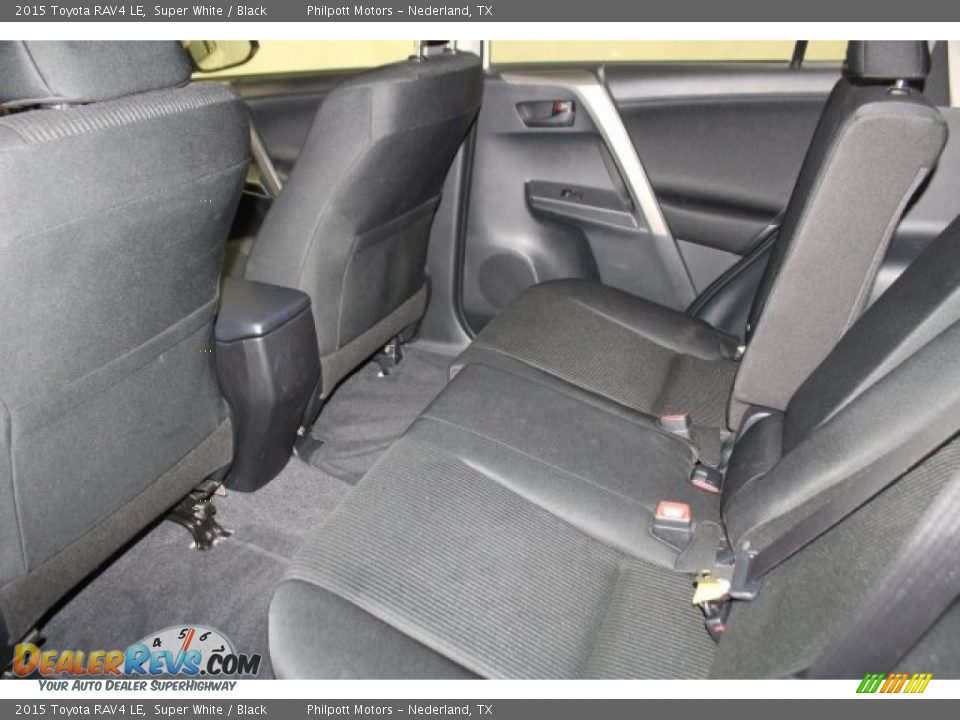 2015 Toyota RAV4 LE Super White / Black Photo #30