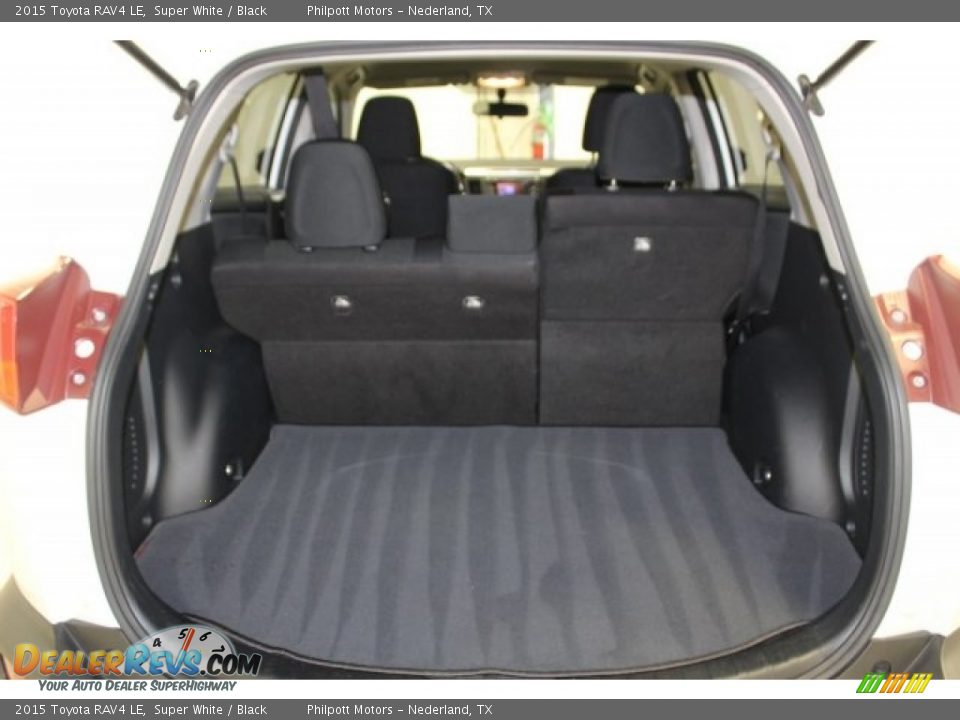 2015 Toyota RAV4 LE Super White / Black Photo #31