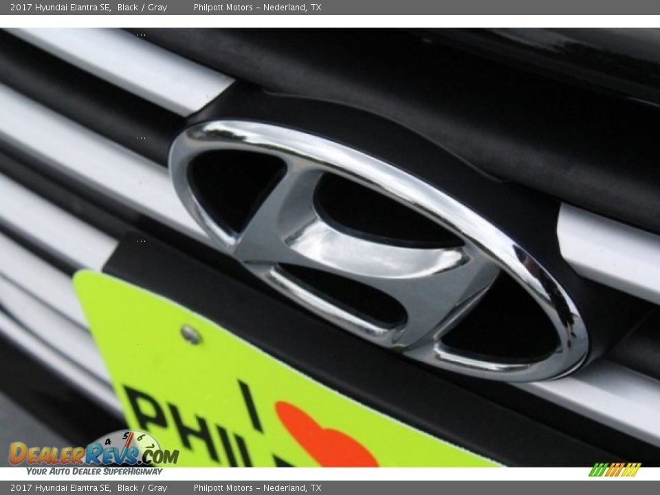 2017 Hyundai Elantra SE Black / Gray Photo #4