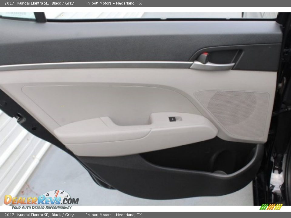 2017 Hyundai Elantra SE Black / Gray Photo #24