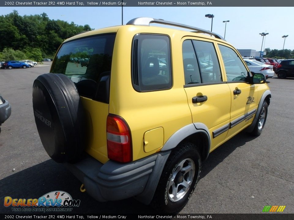 2002 Chevrolet Tracker ZR2 4WD Hard Top Yellow / Medium Gray Photo #4