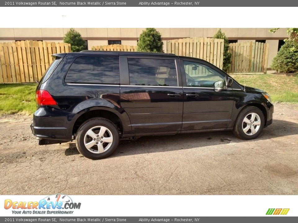 2011 Volkswagen Routan SE Nocturne Black Metallic / Sierra Stone Photo #5