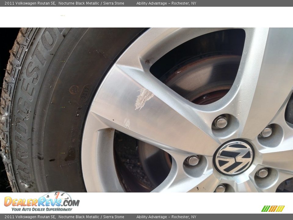 2011 Volkswagen Routan SE Nocturne Black Metallic / Sierra Stone Photo #16