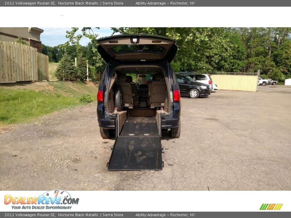 2011 Volkswagen Routan SE Nocturne Black Metallic / Sierra Stone Photo #18