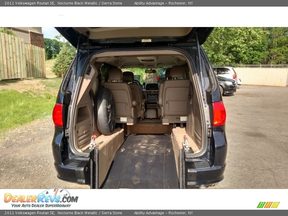 2011 Volkswagen Routan SE Nocturne Black Metallic / Sierra Stone Photo #19