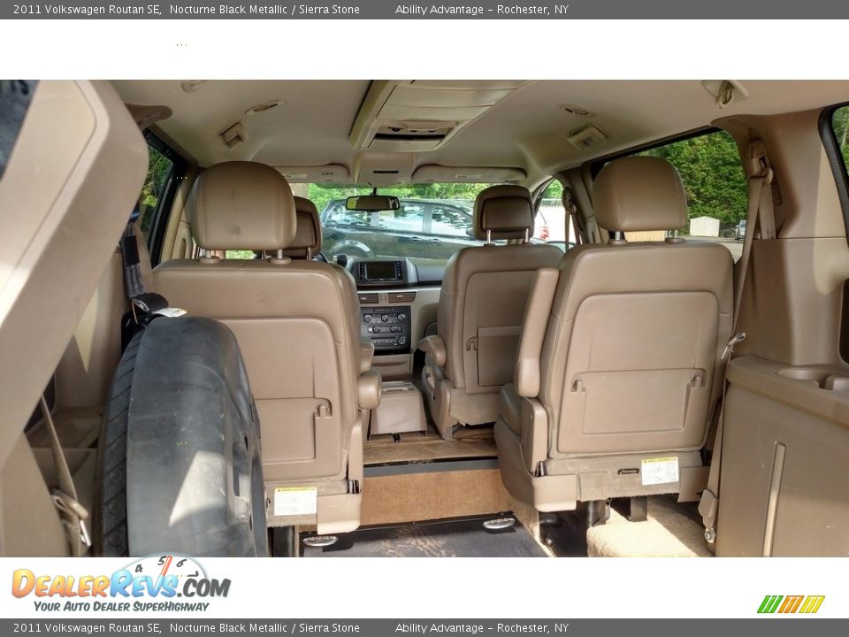 2011 Volkswagen Routan SE Nocturne Black Metallic / Sierra Stone Photo #20