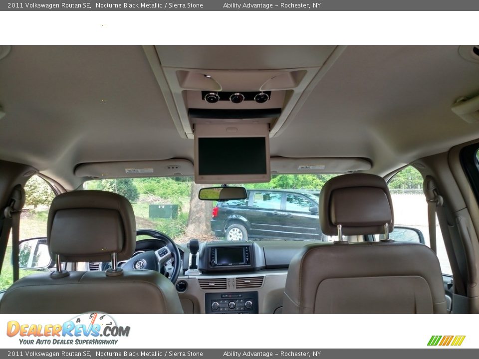 2011 Volkswagen Routan SE Nocturne Black Metallic / Sierra Stone Photo #21