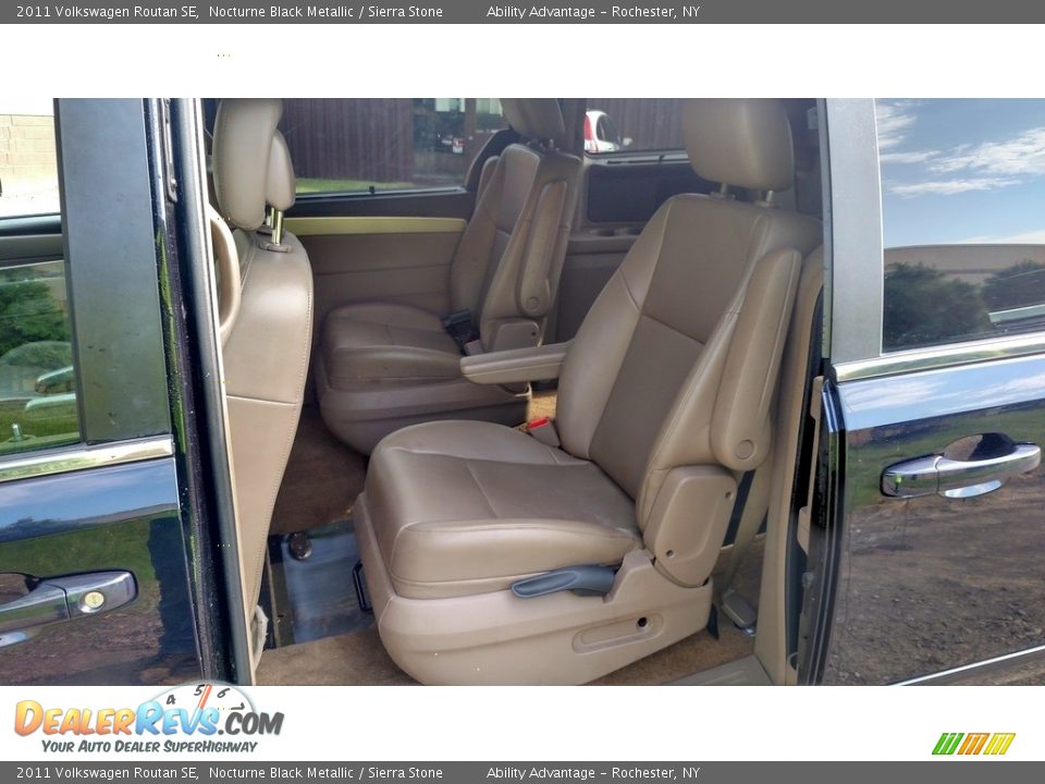 2011 Volkswagen Routan SE Nocturne Black Metallic / Sierra Stone Photo #22
