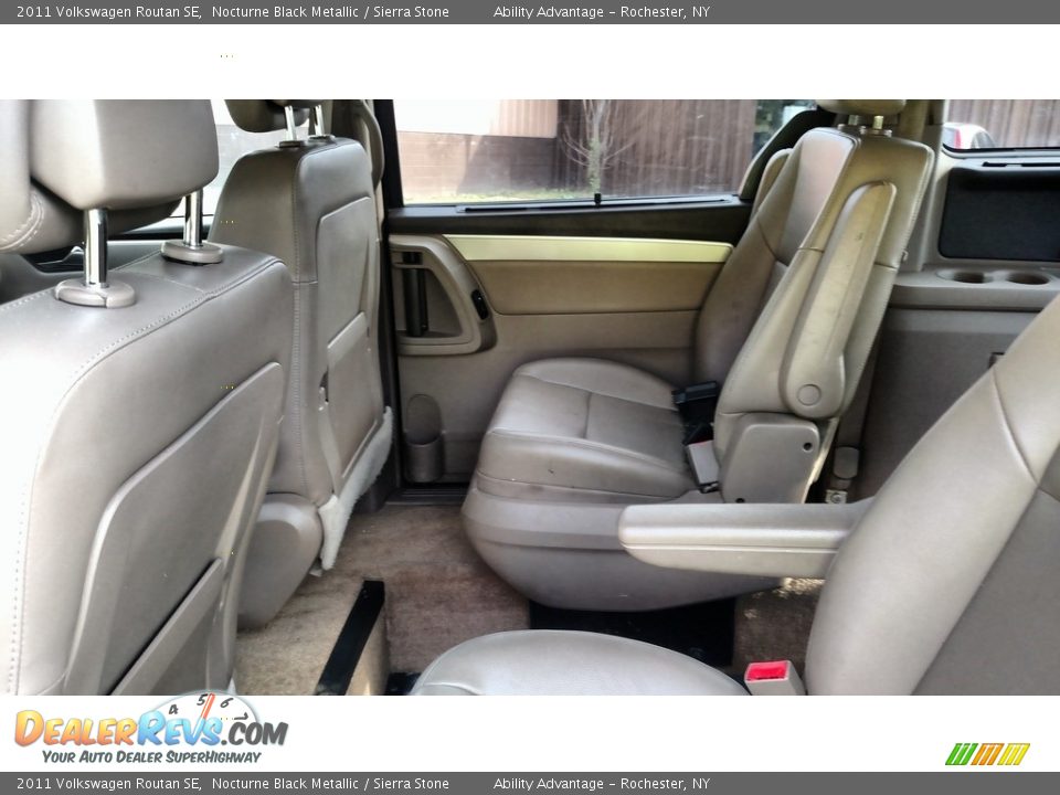2011 Volkswagen Routan SE Nocturne Black Metallic / Sierra Stone Photo #23