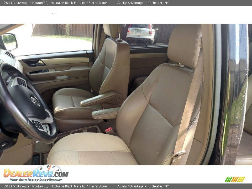 2011 Volkswagen Routan SE Nocturne Black Metallic / Sierra Stone Photo #28