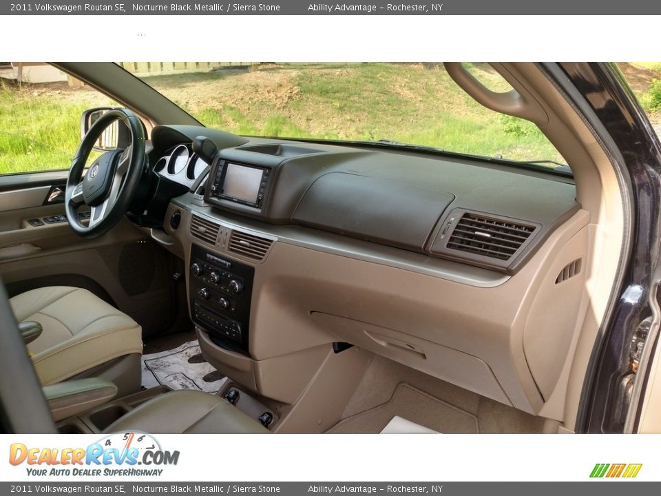 2011 Volkswagen Routan SE Nocturne Black Metallic / Sierra Stone Photo #32