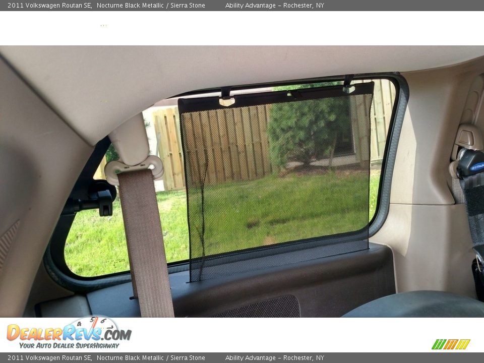 2011 Volkswagen Routan SE Nocturne Black Metallic / Sierra Stone Photo #35