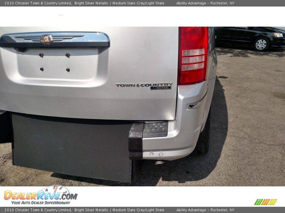 2010 Chrysler Town & Country Limited Bright Silver Metallic / Medium Slate Gray/Light Shale Photo #7