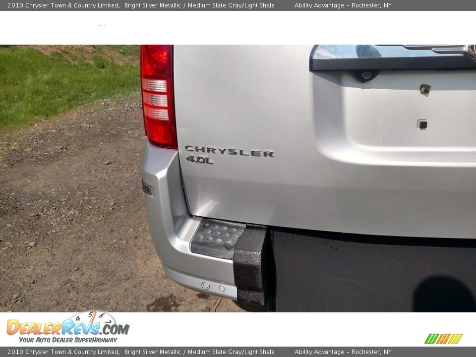 2010 Chrysler Town & Country Limited Bright Silver Metallic / Medium Slate Gray/Light Shale Photo #8