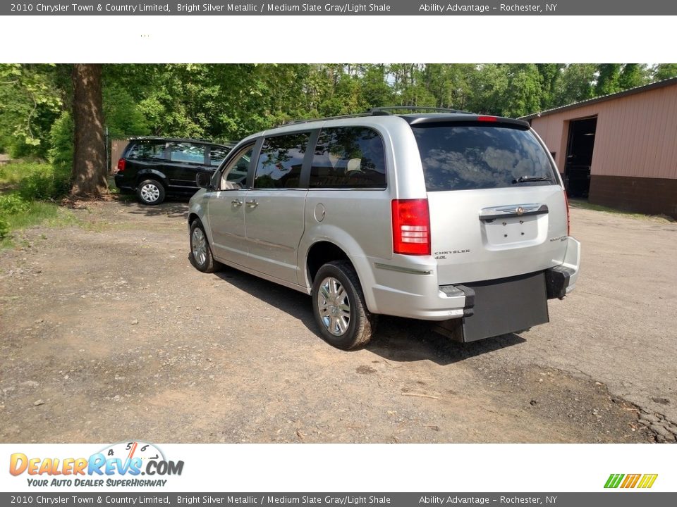 2010 Chrysler Town & Country Limited Bright Silver Metallic / Medium Slate Gray/Light Shale Photo #9