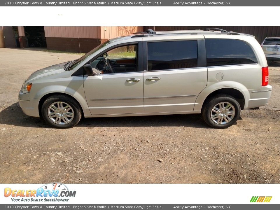 2010 Chrysler Town & Country Limited Bright Silver Metallic / Medium Slate Gray/Light Shale Photo #10