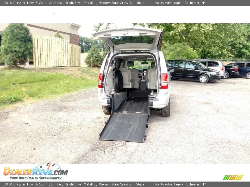 2010 Chrysler Town & Country Limited Bright Silver Metallic / Medium Slate Gray/Light Shale Photo #14