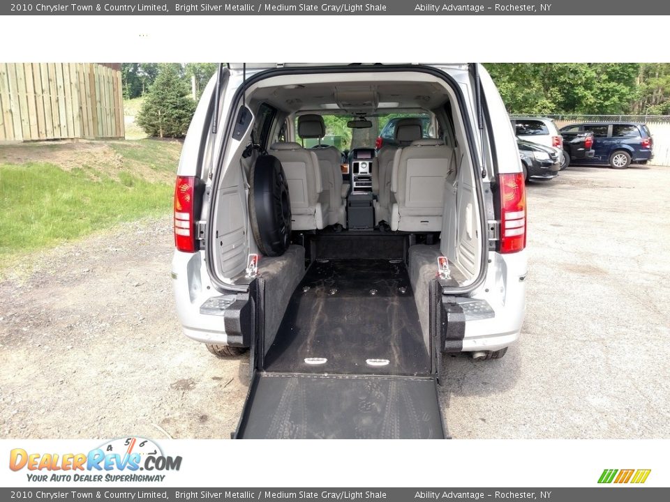 2010 Chrysler Town & Country Limited Bright Silver Metallic / Medium Slate Gray/Light Shale Photo #15