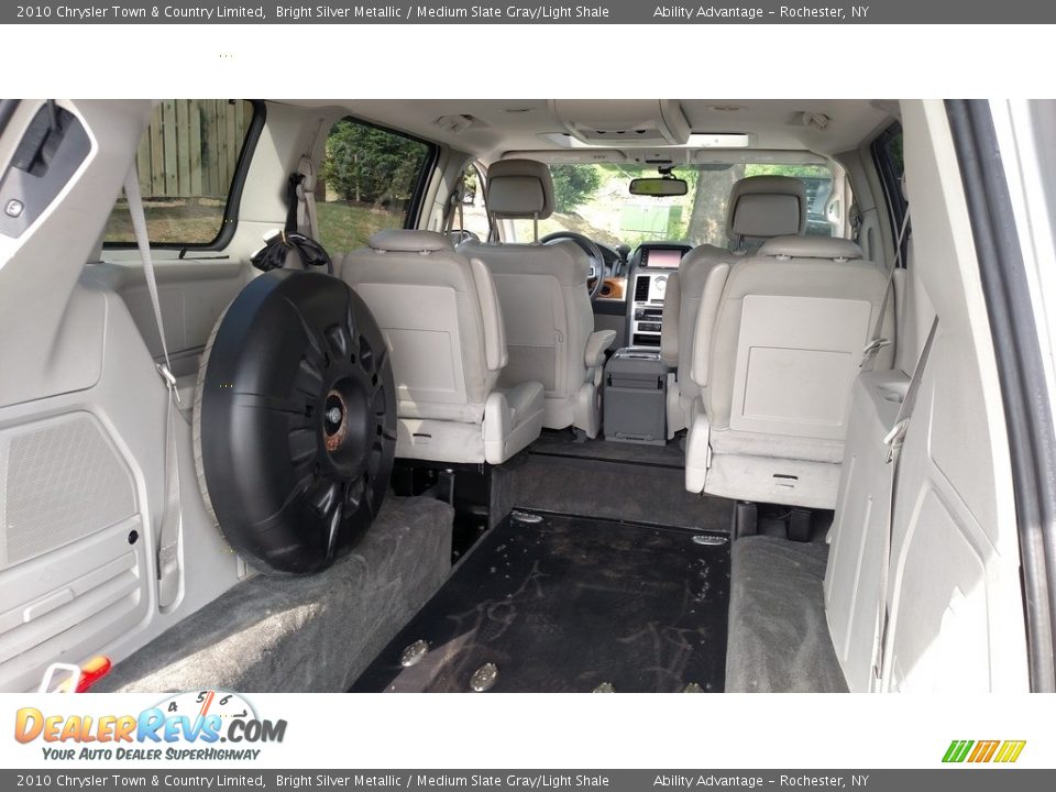 2010 Chrysler Town & Country Limited Bright Silver Metallic / Medium Slate Gray/Light Shale Photo #16