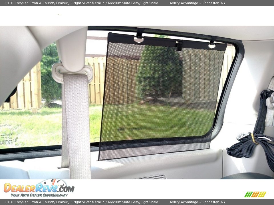 2010 Chrysler Town & Country Limited Bright Silver Metallic / Medium Slate Gray/Light Shale Photo #17
