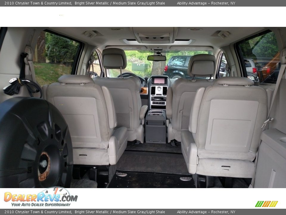 2010 Chrysler Town & Country Limited Bright Silver Metallic / Medium Slate Gray/Light Shale Photo #18