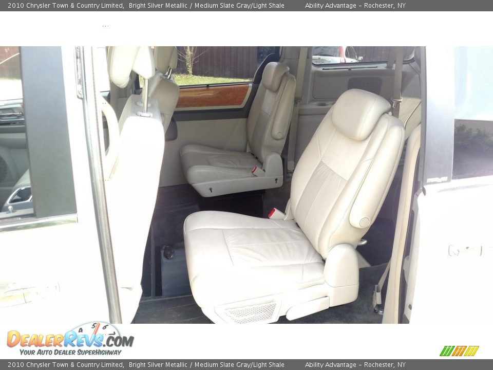 2010 Chrysler Town & Country Limited Bright Silver Metallic / Medium Slate Gray/Light Shale Photo #23
