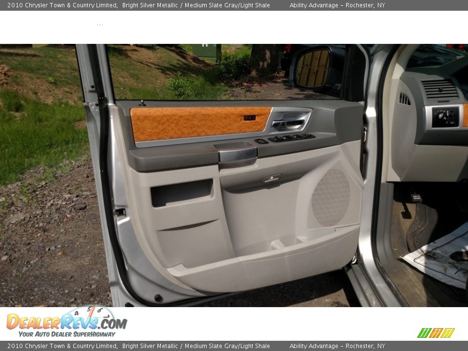 2010 Chrysler Town & Country Limited Bright Silver Metallic / Medium Slate Gray/Light Shale Photo #25